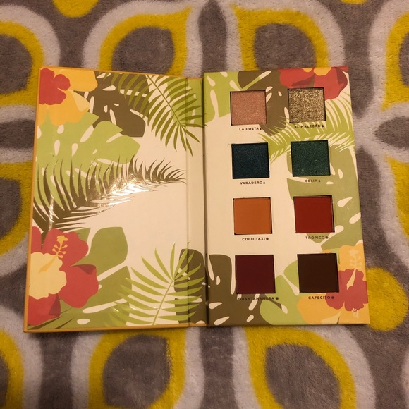 Make Up - Picture 3 of 3